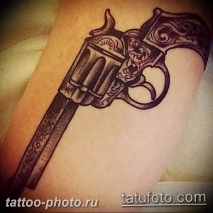 фото тату револьвер 24.12.2018 №265 - photo tattoo revolver - tattoo-photo.ru