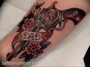 фото тату револьвер 24.12.2018 №272 - photo tattoo revolver - tattoo-photo.ru