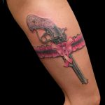 фото тату револьвер 24.12.2018 №275 - photo tattoo revolver - tattoo-photo.ru