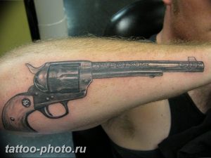 фото тату револьвер 24.12.2018 №284 - photo tattoo revolver - tattoo-photo.ru