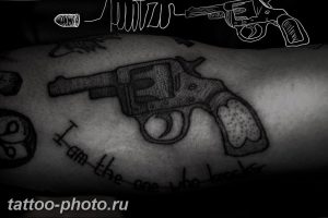 фото тату револьвер 24.12.2018 №295 - photo tattoo revolver - tattoo-photo.ru