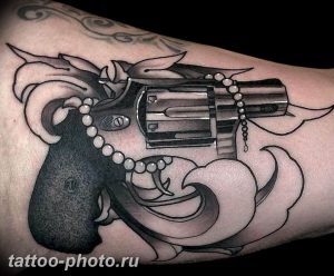 фото тату револьвер 24.12.2018 №302 - photo tattoo revolver - tattoo-photo.ru