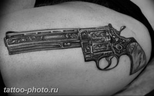 фото тату револьвер 24.12.2018 №306 - photo tattoo revolver - tattoo-photo.ru