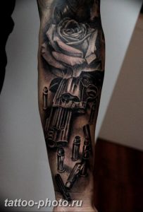 фото тату револьвер 24.12.2018 №312 - photo tattoo revolver - tattoo-photo.ru