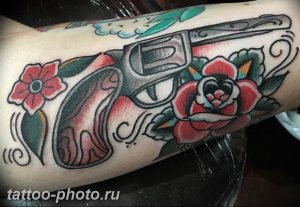 фото тату револьвер 24.12.2018 №321 - photo tattoo revolver - tattoo-photo.ru