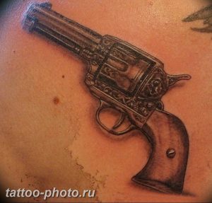 фото тату револьвер 24.12.2018 №333 - photo tattoo revolver - tattoo-photo.ru