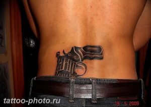 фото тату револьвер 24.12.2018 №335 - photo tattoo revolver - tattoo-photo.ru