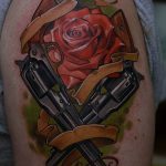 фото тату револьвер 24.12.2018 №347 - photo tattoo revolver - tattoo-photo.ru
