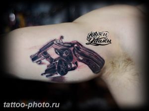 фото тату револьвер 24.12.2018 №350 - photo tattoo revolver - tattoo-photo.ru