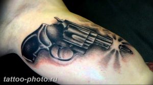 фото тату револьвер 24.12.2018 №377 - photo tattoo revolver - tattoo-photo.ru