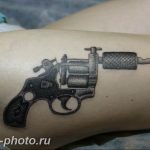 фото тату револьвер 24.12.2018 №387 - photo tattoo revolver - tattoo-photo.ru