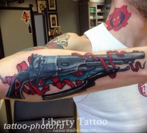 фото тату револьвер 24.12.2018 №391 - photo tattoo revolver - tattoo-photo.ru