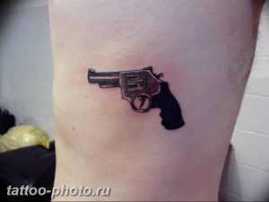 фото тату револьвер 24.12.2018 №393 - photo tattoo revolver - tattoo-photo.ru