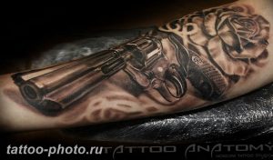 фото тату револьвер 24.12.2018 №410 - photo tattoo revolver - tattoo-photo.ru