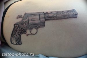 фото тату револьвер 24.12.2018 №416 - photo tattoo revolver - tattoo-photo.ru