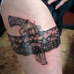фото тату револьвер 24.12.2018 №418 - photo tattoo revolver - tattoo-photo.ru