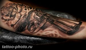 фото тату револьвер 24.12.2018 №433 - photo tattoo revolver - tattoo-photo.ru