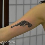 фото тату револьвер 24.12.2018 №439 - photo tattoo revolver - tattoo-photo.ru