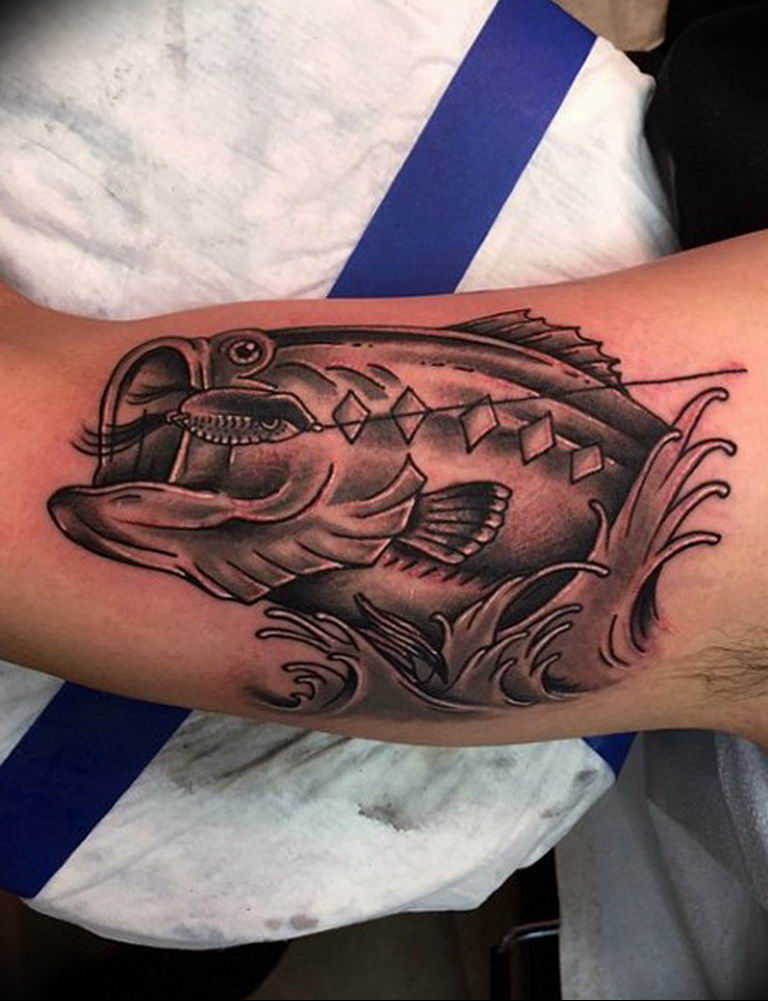 Татуировка рыбы мужская