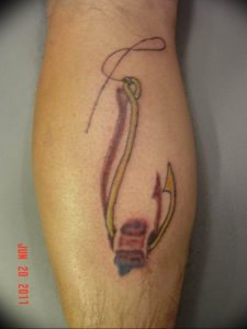 фото тату рыбацкий крючек 08.02.2019 №104 - photo tattoo fishing hook - tattoo-photo.ru