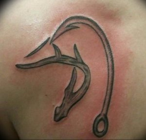 фото тату рыбацкий крючек 08.02.2019 №107 - photo tattoo fishing hook - tattoo-photo.ru