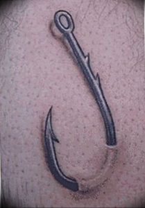 фото тату рыбацкий крючек 08.02.2019 №020 - photo tattoo fishing hook - tattoo-photo.ru