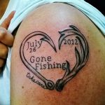 фото тату рыбацкий крючек 08.02.2019 №128 - photo tattoo fishing hook - tattoo-photo.ru