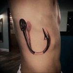 фото тату рыбацкий крючек 08.02.2019 №132 - photo tattoo fishing hook - tattoo-photo.ru