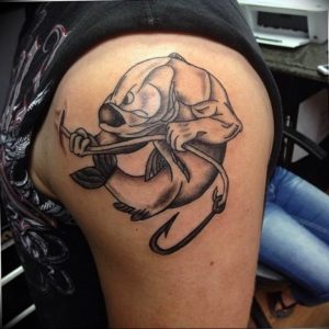 фото тату рыбацкий крючек 08.02.2019 №150 - photo tattoo fishing hook - tattoo-photo.ru