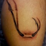 фото тату рыбацкий крючек 08.02.2019 №161 - photo tattoo fishing hook - tattoo-photo.ru
