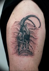 фото тату козерог 05.03.2019 №008 - photo tattoo ibex - tattoo-photo.ru