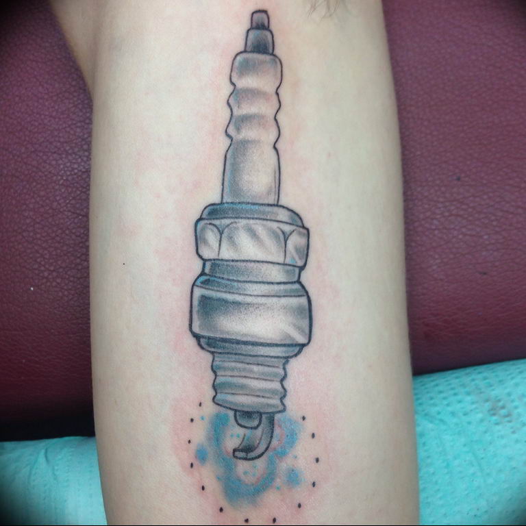 фото тату свеча зажигания 20.03.2019 №030 tattoo spark plug tattoo