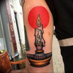 фото тату горящая свеча 20.03.2019 №044 - tattoo burning candle - tattoo-photo.ru