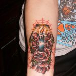 фото тату горящая свеча 20.03.2019 №083 - tattoo burning candle - tattoo-photo.ru