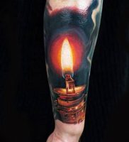 фото тату горящая свеча 20.03.2019 №092 — tattoo burning candle — tattoo-photo.ru