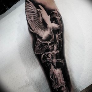фото тату на руке со свечей 20.03.2019 №011 - tattoo on the arm with a cand - tattoo-photo.ru