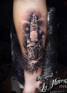 фото тату свеча зажигания 20.03.2019 №004 - tattoo spark plug - tattoo-photo.ru