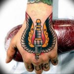 фото тату свеча зажигания 20.03.2019 №017 - tattoo spark plug - tattoo-photo.ru