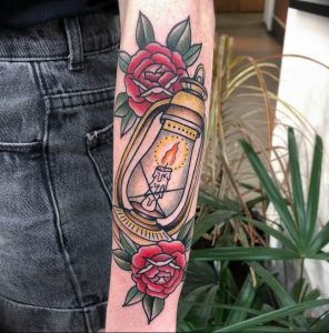 фото тату фонарь со свечой 20.03.2019 №005 - tattoo lantern with a candle - tattoo-photo.ru