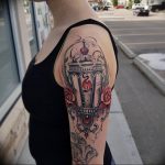 фото тату фонарь со свечой 20.03.2019 №025 - tattoo lantern with a candle - tattoo-photo.ru