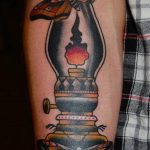 фото тату фонарь со свечой 20.03.2019 №084 - tattoo lantern with a candle - tattoo-photo.ru