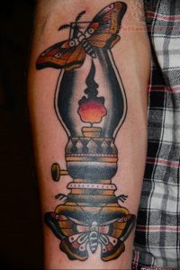 фото тату фонарь со свечой 20.03.2019 №084 - tattoo lantern with a candle - tattoo-photo.ru