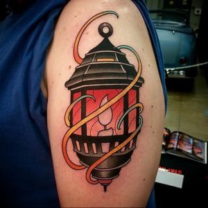 фото тату фонарь со свечой 20.03.2019 №089 - tattoo lantern with a candle - tattoo-photo.ru a candle - tattoo-photo.ru