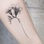 Фото тату цветок колокольчики 15.04.2019 №028 - ideas flower bells tattoo - tattoo-photo.ru