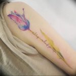 фото вариант тату цветок тюльпана 06.04.2019 №026 - tulip tattoo - tattoo-photo.ru