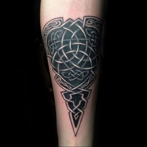 фото кельтский оберег тату 03.04.2019 №032 - celtic amulet tattoo - tattoo-photo.ru