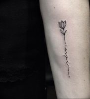 фото мини тату тюльпан 06.04.2019 №018 — mini tattoo tulip — tattoo-photo.ru