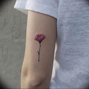 фото мини тату тюльпан 06.04.2019 №022 - mini tattoo tulip - tattoo-photo.ru
