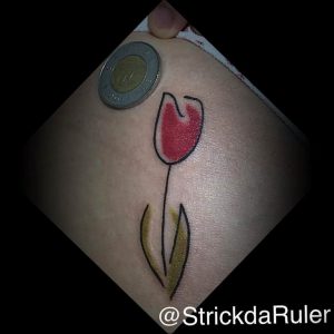 фото мини тату тюльпан 06.04.2019 №035 - mini tattoo tulip - tattoo-photo.ru
