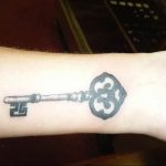 фото тату Ключ 03.05.2019 №078 - tattoo key - tattoo-photo.ru
